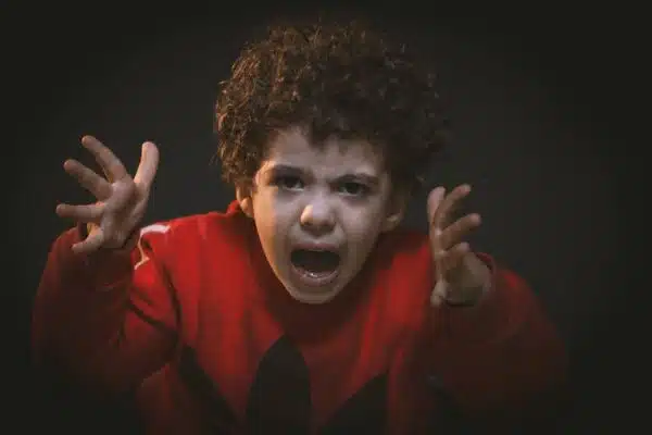 Gérer les crises de colère chez les enfants : Méthodes efficaces et éprouvées