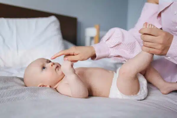 Les points forts et les limites des couches jetables et réutilisables pour votre bébé