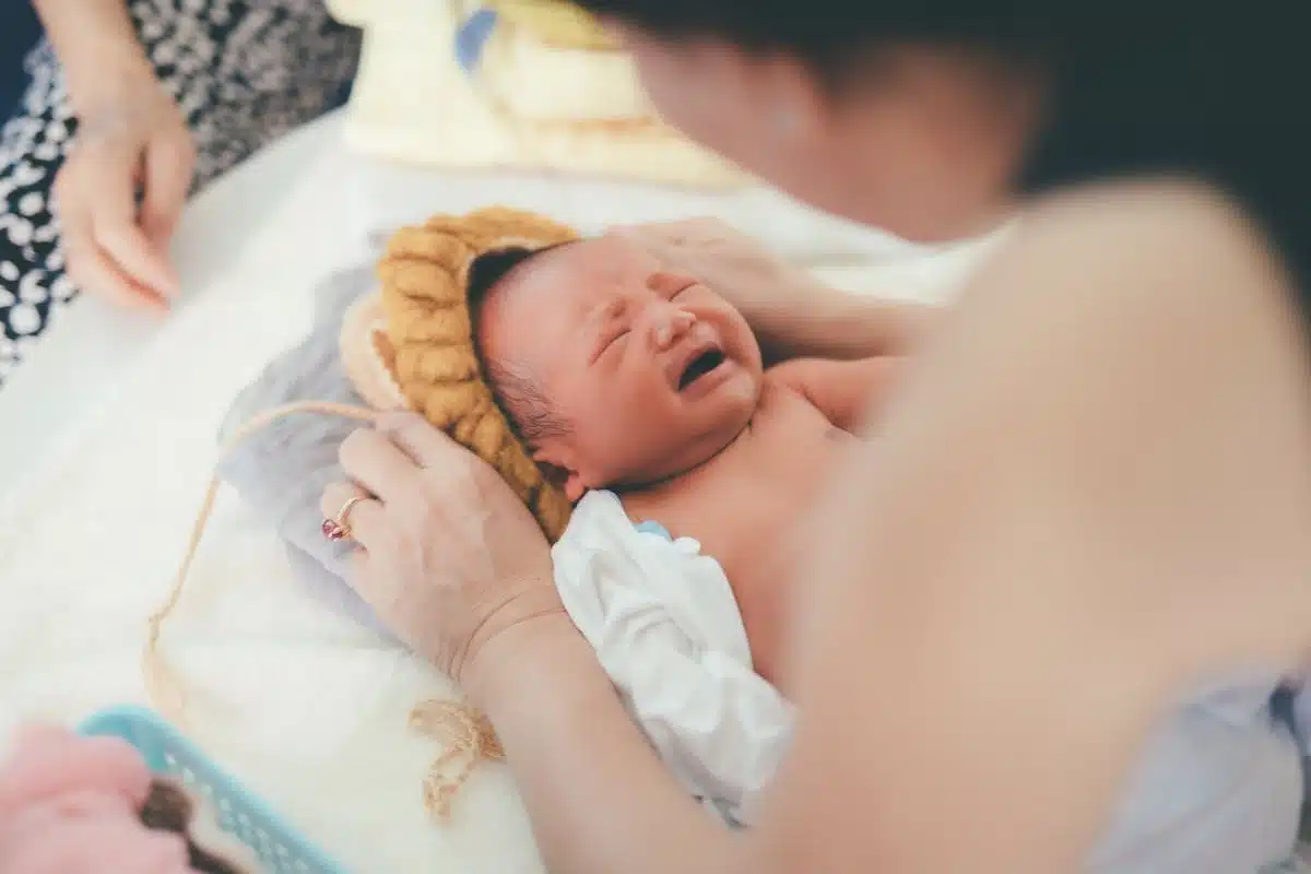 bébé pleurs