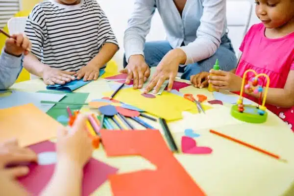 Stimulez la créativité de vos enfants avec ces activités amusantes !