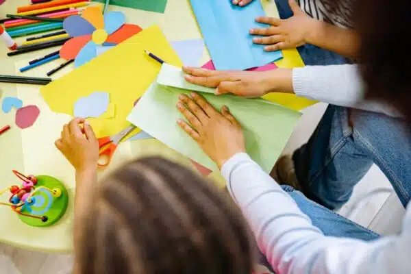 Des activités créatives pour occuper vos enfants à la maison