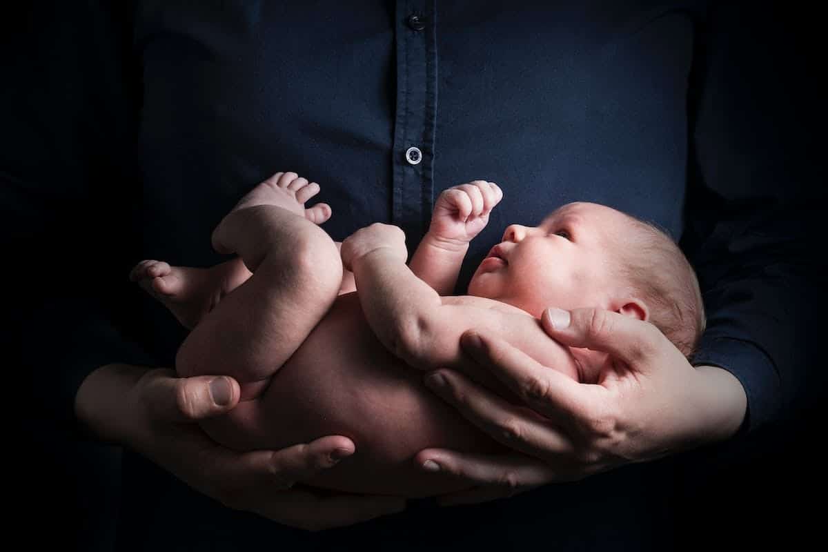 Le développement moteur de bébé : comprendre les étapes clés
