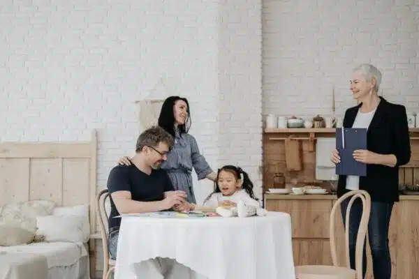 Les étapes essentielles pour accueillir un nouveau membre dans la famille