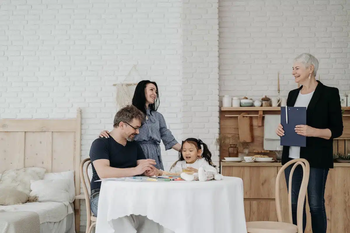Les étapes essentielles pour accueillir un nouveau membre dans la famille