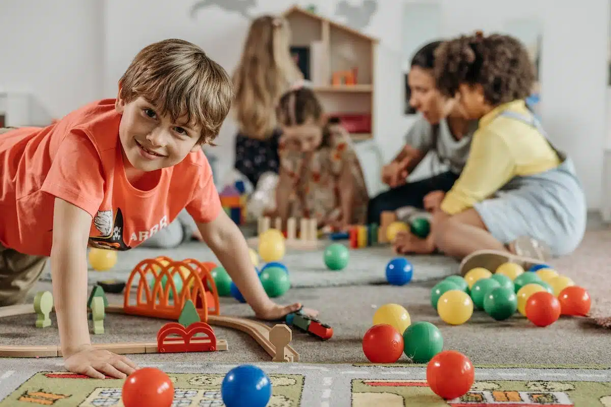enfants  jouer