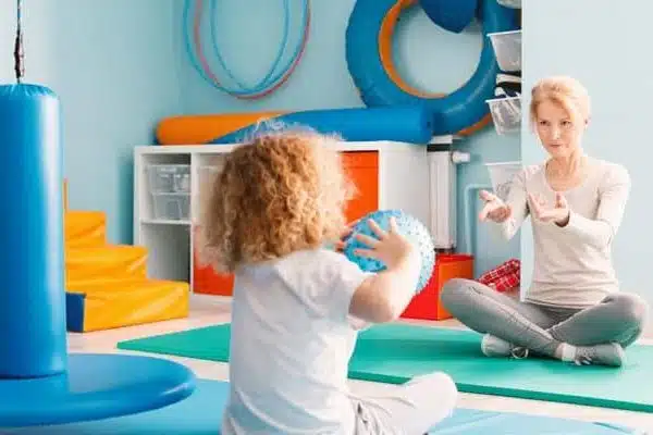 Favoriser l’autonomie chez son enfant : astuces et conseils incontournables